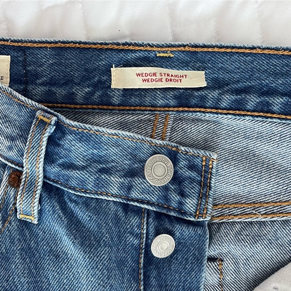 LEVI’S Wedgie Straight Raw Hem Medium Wash High Waisted Jeans - Picture 6 of 14